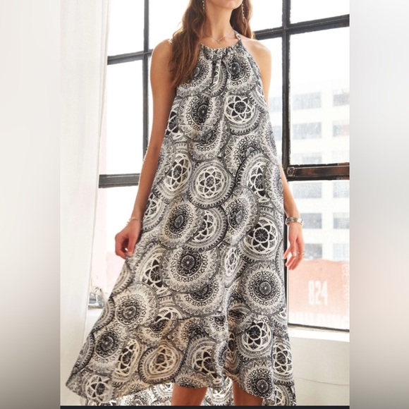 hesed Dresses & Skirts - 🌸$10🌸 Elegant Black and White Patterned Dress